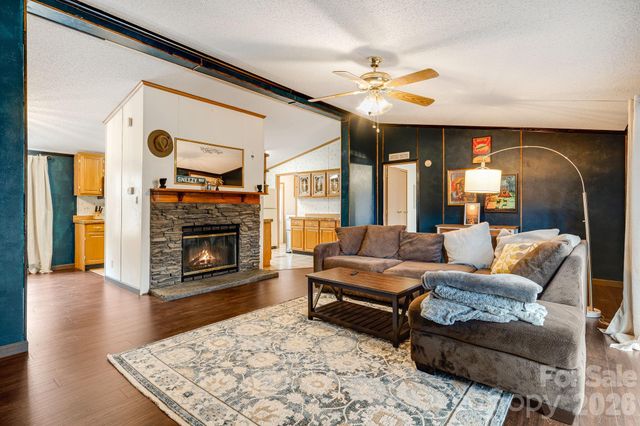 106 Avian Court, Brevard, NC 28712