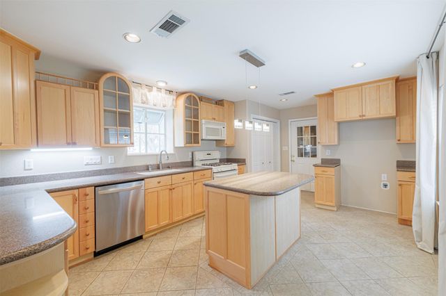 519 E Hillary Circle, Sugar Land, TX 77498