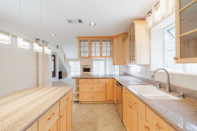519 E Hillary Circle, Sugar Land, TX 77498