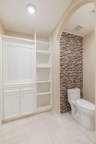 519 E Hillary Circle, Sugar Land, TX 77498