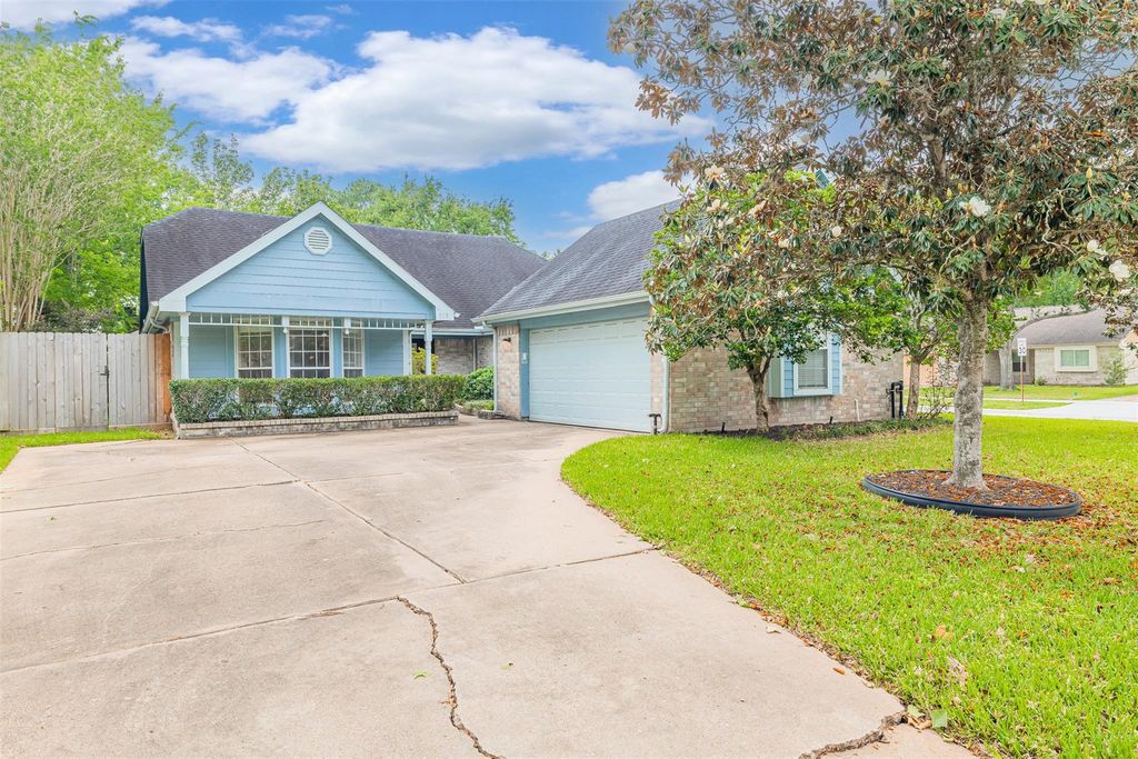 519 E Hillary Circle, Sugar Land, TX 77498