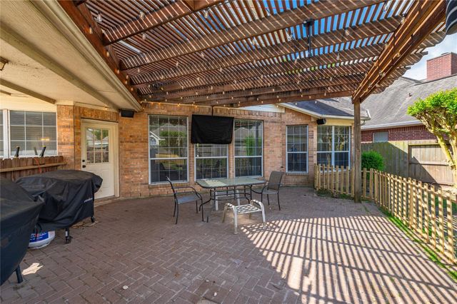 2203 Fairwater Park Drive, League City, TX 77573