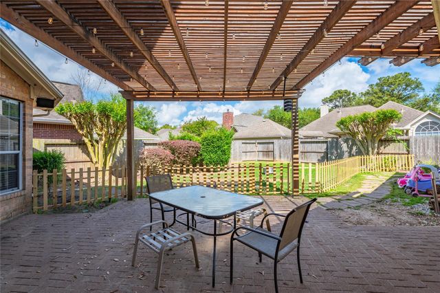 2203 Fairwater Park Drive, League City, TX 77573