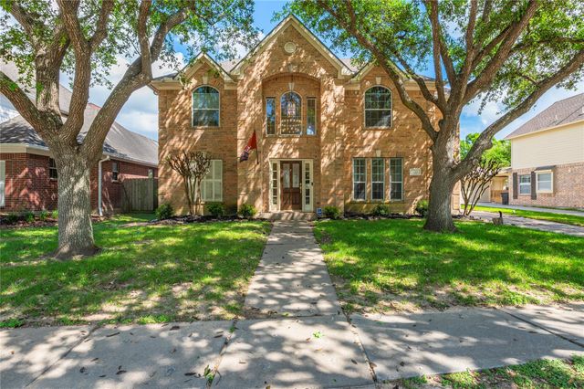 2203 Fairwater Park Drive, League City, TX 77573