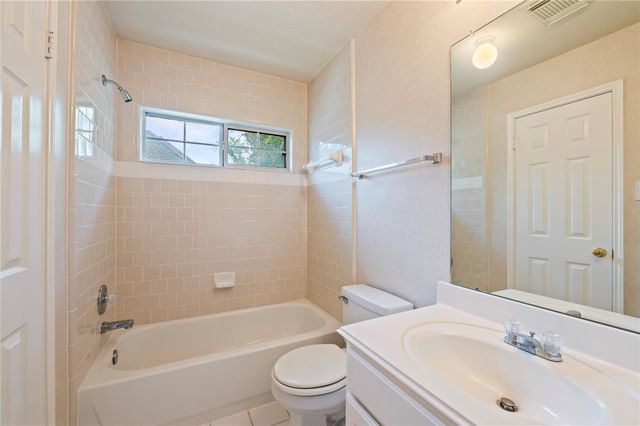 2203 Fairwater Park Drive, League City, TX 77573