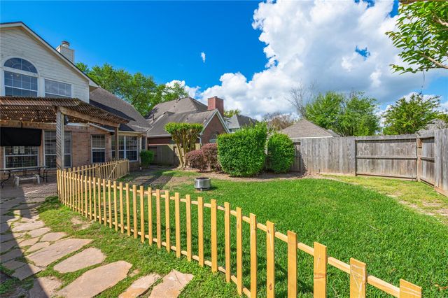 2203 Fairwater Park Drive, League City, TX 77573