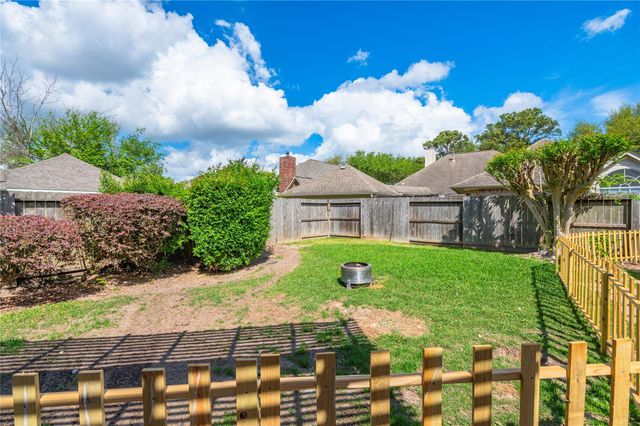 2203 Fairwater Park Drive, League City, TX 77573