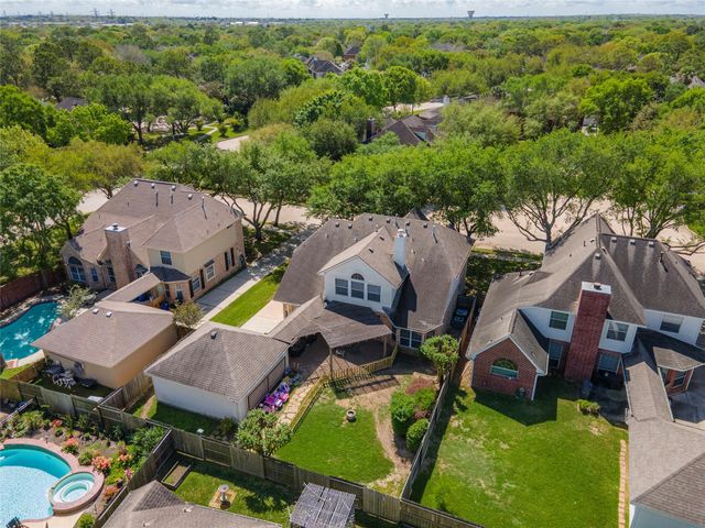 2203 Fairwater Park Drive, League City, TX 77573