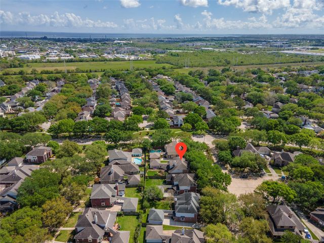 2203 Fairwater Park Drive, League City, TX 77573