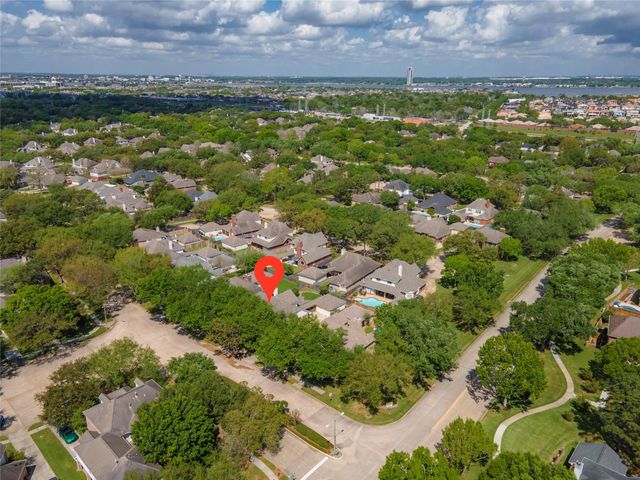 2203 Fairwater Park Drive, League City, TX 77573