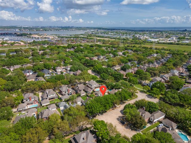 2203 Fairwater Park Drive, League City, TX 77573