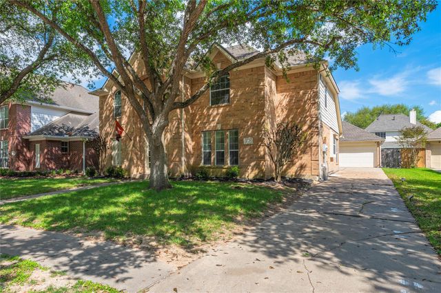 2203 Fairwater Park Drive, League City, TX 77573