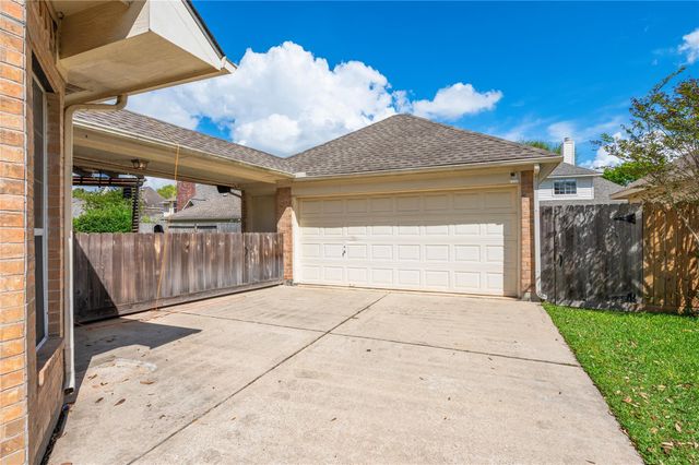 2203 Fairwater Park Drive, League City, TX 77573
