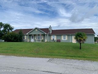 210 Zachary Lane, Hubert, NC 28539