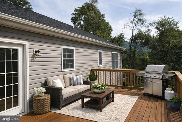 402 BLUEBIRD WAY, Front Royal, VA 22630