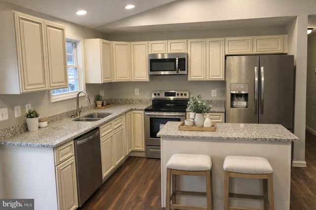 402 BLUEBIRD WAY, Front Royal, VA 22630