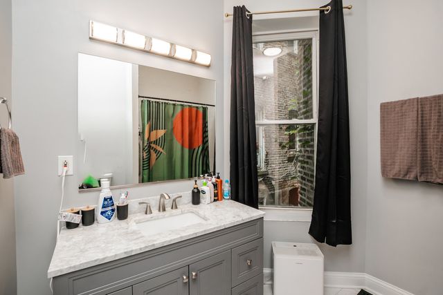735 E 50th Street 2, Chicago, IL 60615