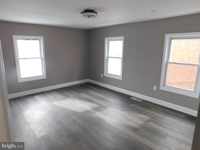 108-110 E OAK ST, Millville, NJ 08332