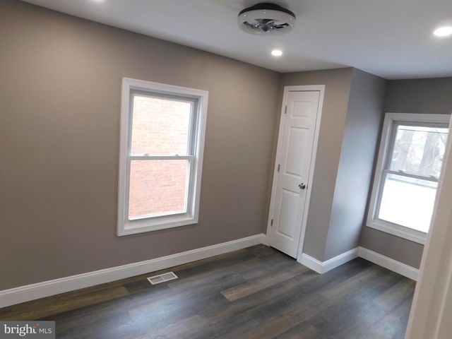 108-110 E OAK ST, Millville, NJ 08332