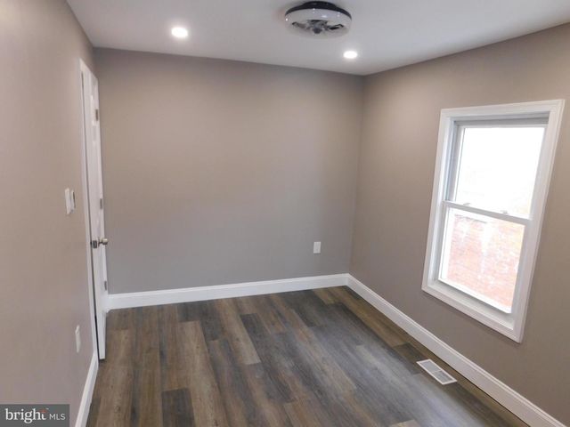 108-110 E OAK ST, Millville, NJ 08332