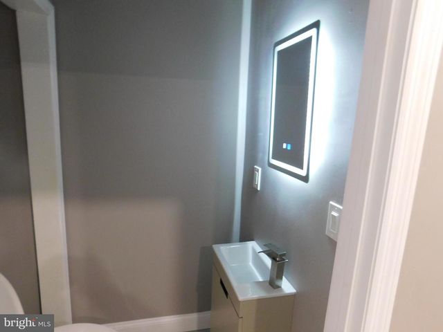 108-110 E OAK ST, Millville, NJ 08332