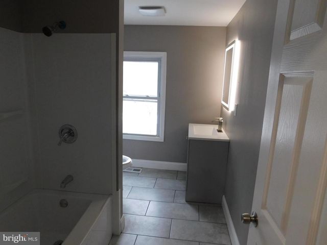 108-110 E OAK ST, Millville, NJ 08332