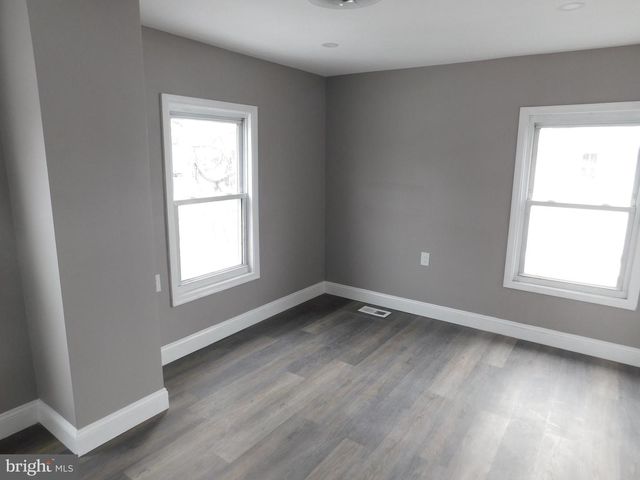 108-110 E OAK ST, Millville, NJ 08332