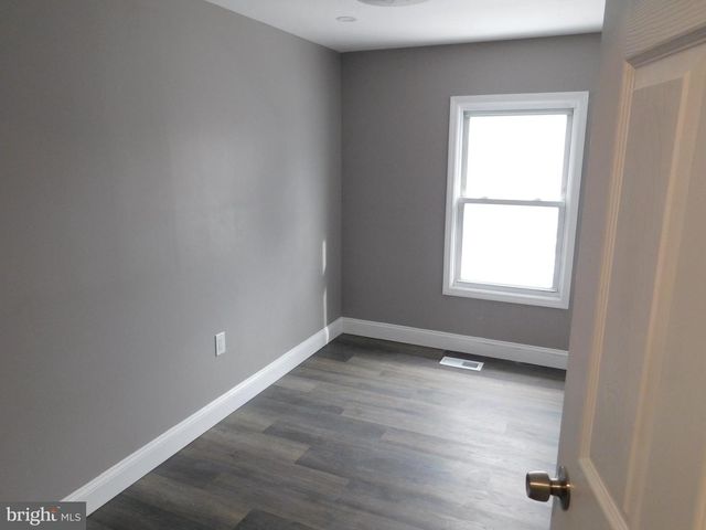 108-110 E OAK ST, Millville, NJ 08332