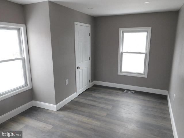 108-110 E OAK ST, Millville, NJ 08332