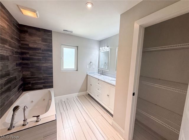 37045 Chagrin Boulevard, Chagrin Falls, OH 44022
