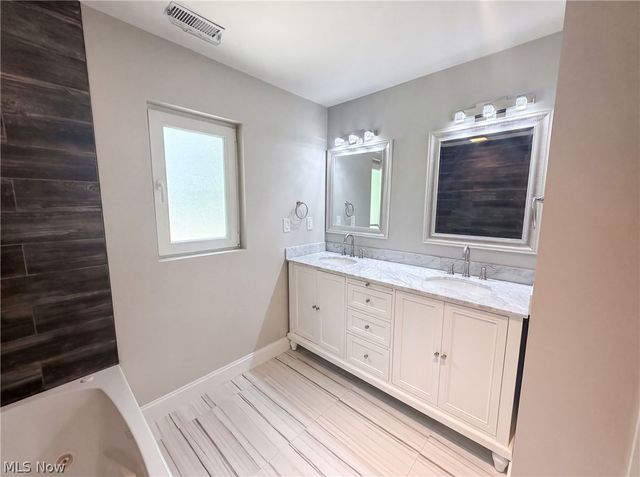 37045 Chagrin Boulevard, Chagrin Falls, OH 44022