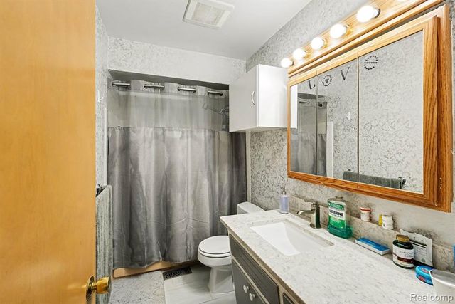 6341 Waldon Road, Clarkston, MI 48346