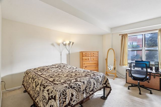 10 Pleasant Street 202, Lynn, MA 01902