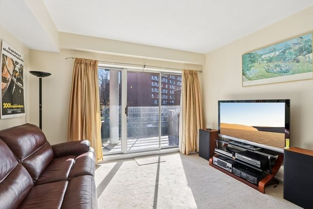 10 Pleasant Street 202, Lynn, MA 01902