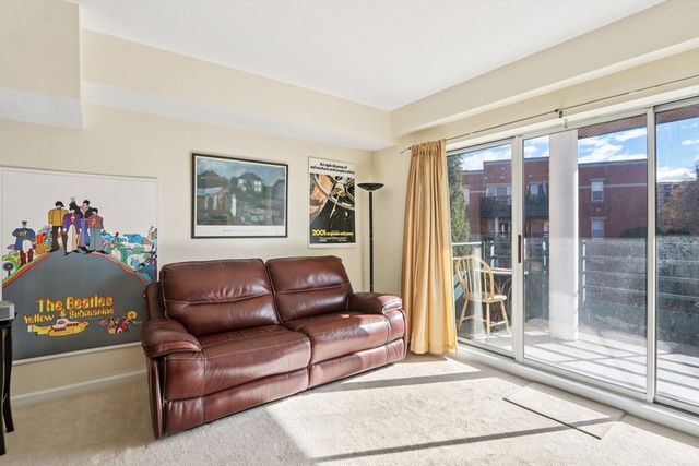 10 Pleasant Street 202, Lynn, MA 01902