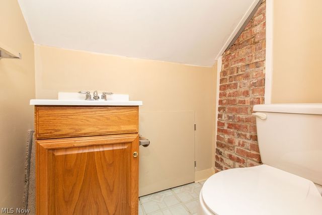 299 Inwood Boulevard, Avon Lake, OH 44012