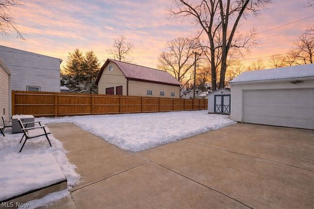 299 Inwood Boulevard, Avon Lake, OH 44012