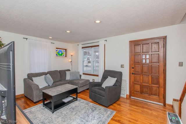 299 Inwood Boulevard, Avon Lake, OH 44012