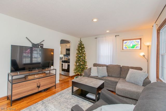 299 Inwood Boulevard, Avon Lake, OH 44012