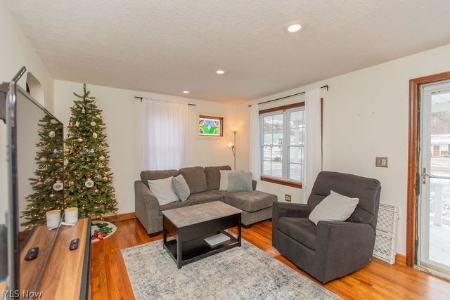 299 Inwood Boulevard, Avon Lake, OH 44012