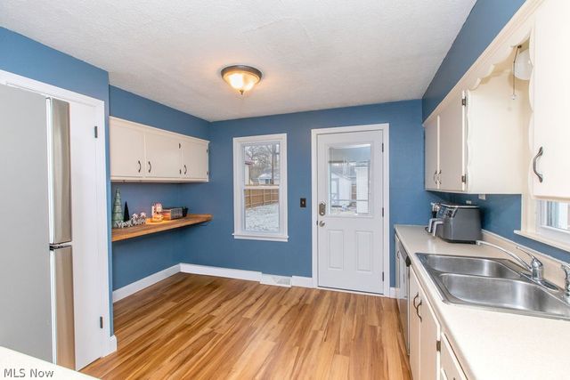 299 Inwood Boulevard, Avon Lake, OH 44012