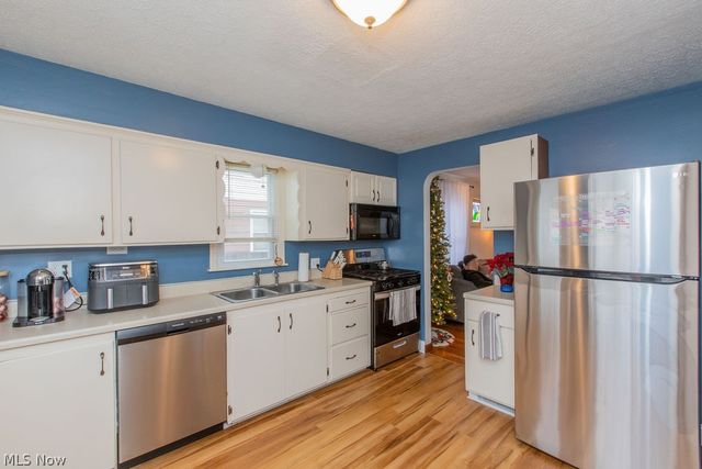 299 Inwood Boulevard, Avon Lake, OH 44012