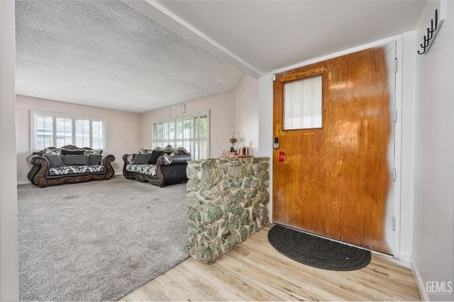 6009 Carter Avenue, Bakersfield, CA 93308