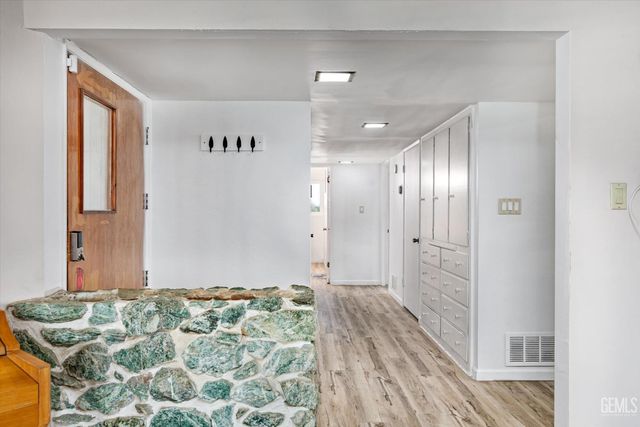 6009 Carter Avenue, Bakersfield, CA 93308