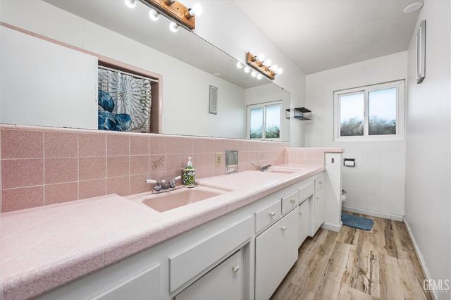 6009 Carter Avenue, Bakersfield, CA 93308