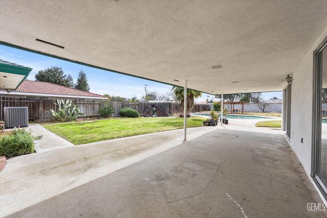 6009 Carter Avenue, Bakersfield, CA 93308