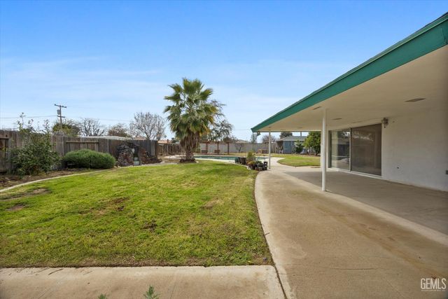 6009 Carter Avenue, Bakersfield, CA 93308