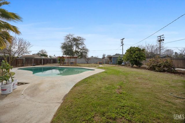 6009 Carter Avenue, Bakersfield, CA 93308