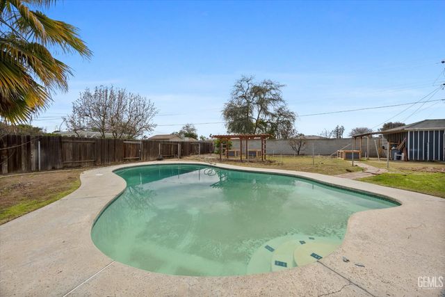 6009 Carter Avenue, Bakersfield, CA 93308