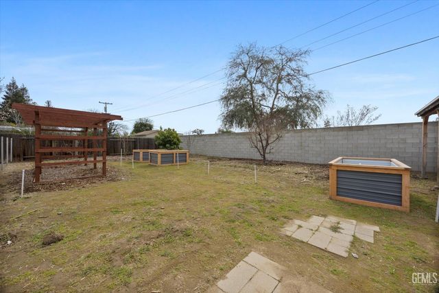 6009 Carter Avenue, Bakersfield, CA 93308